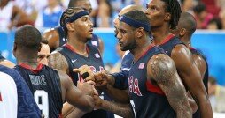 800px-Beijing_Olympics_Men's_Semifinal_Basketball_USA_huddle